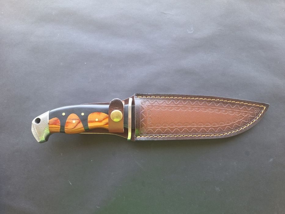 Ловен нож с кожена кания