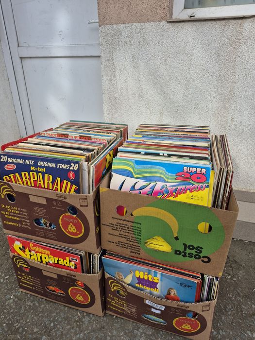 Vând Lot 150lp Discuri Vinil cu muzică usoara mixta 

Artiști:

- Fra