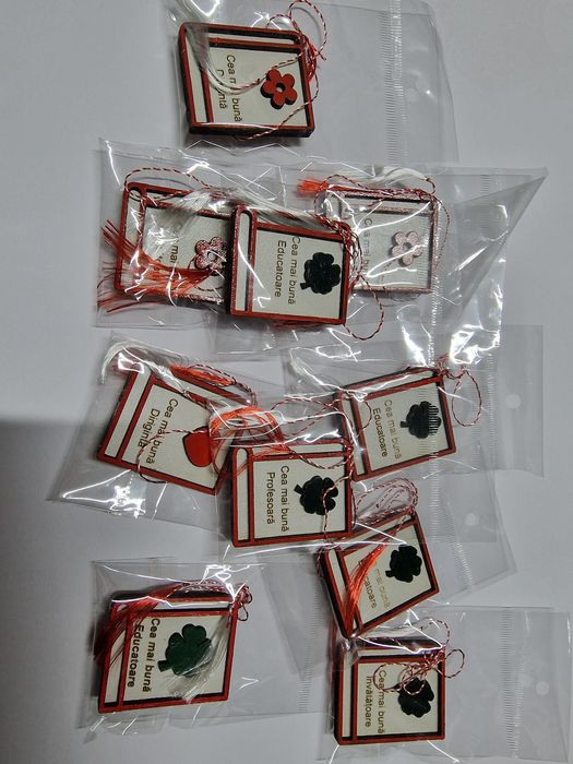 36 Martisoare hadmanale  pentru cadrele didactice