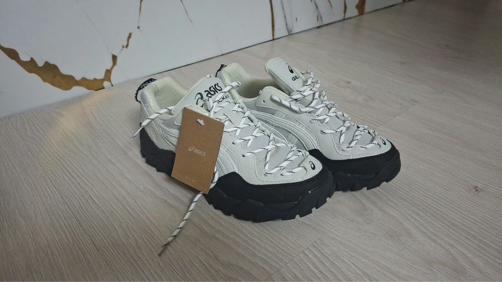 Asics кроссовки