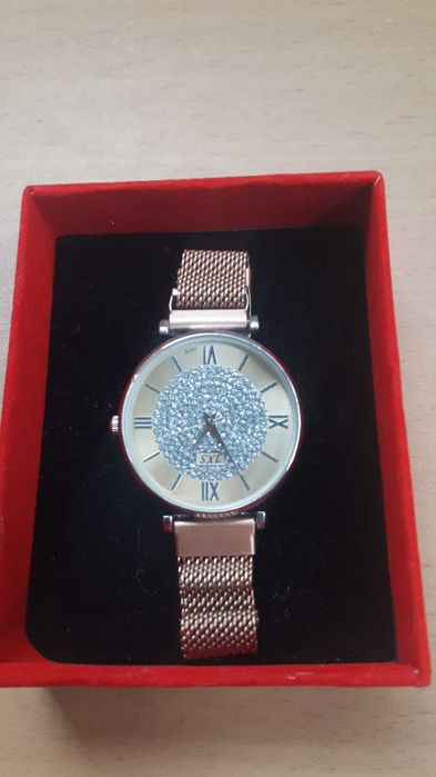 Часовник JXS в кутийка