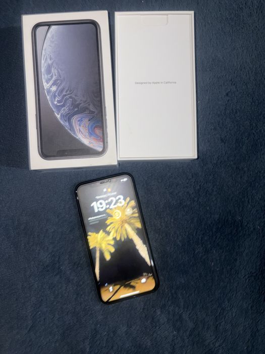 Продам айфон XR.
