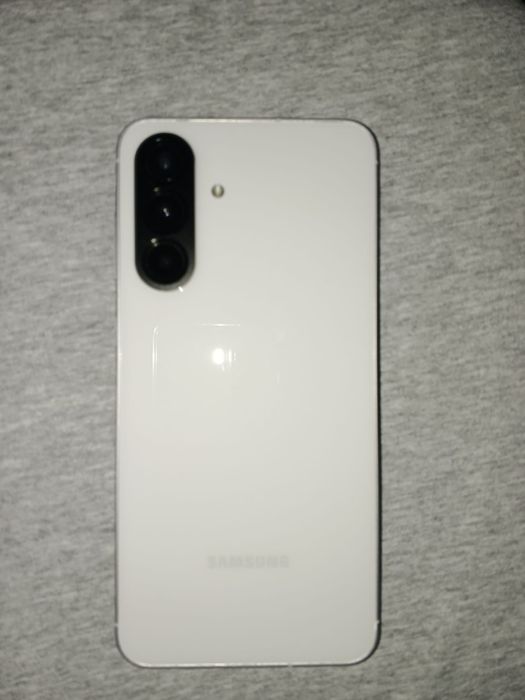 Samsung Galaxy A56 5G 12 G ram 256G garantie  .Pret 1100 lei