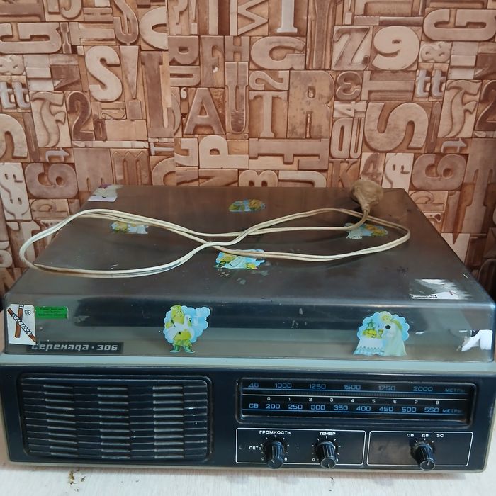 Проигрыватель пластинок  с пластинками