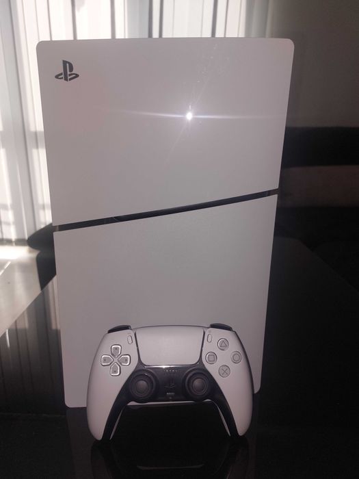 PS5 slim – отлично състояние + гаранция