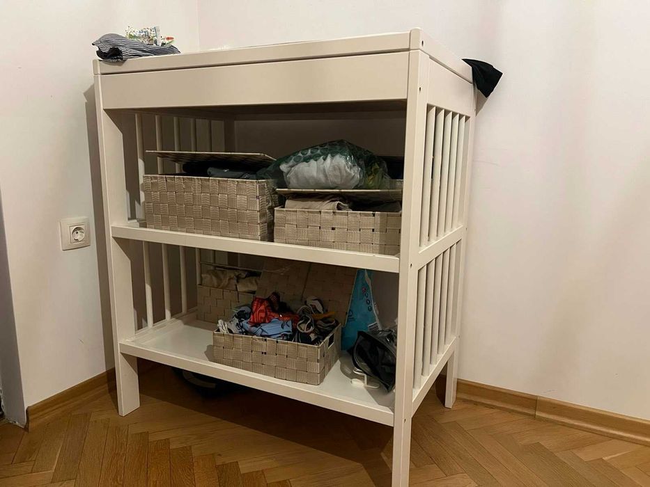 IKEA GONATT бебешко креватче с чекмедже + IKEA SUNDVIK маса за повиване/скрин