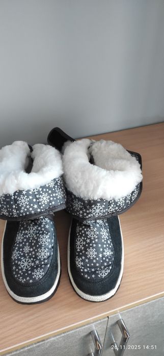 Продам новые сапоги- дутики