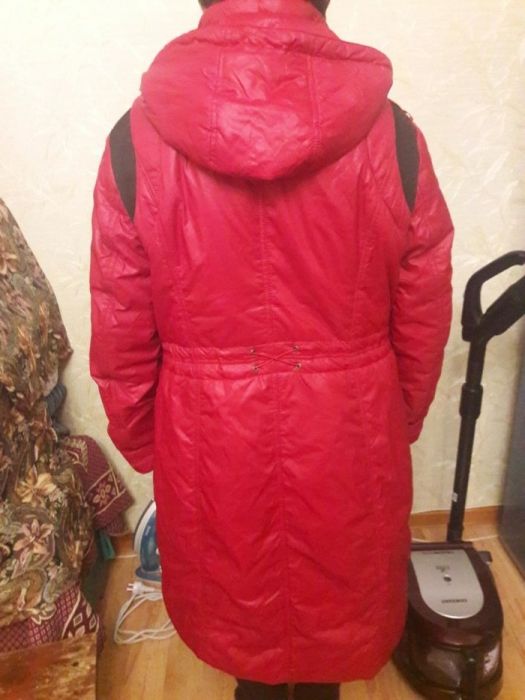 Женская куртка красная