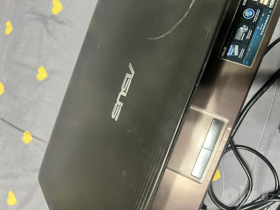 Noutbook yaxshi ishlaydi Asus kampanya zaryadnik chexollari bor
