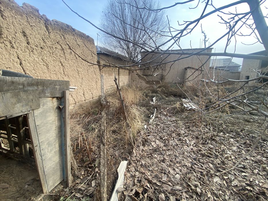 Uy hovli sotiladi 10 sotihli