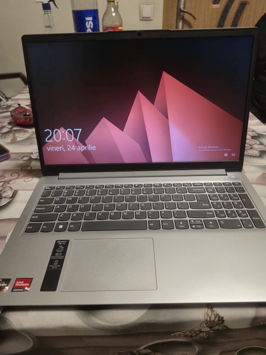 Vând Laptop. Preț ușor negociabil