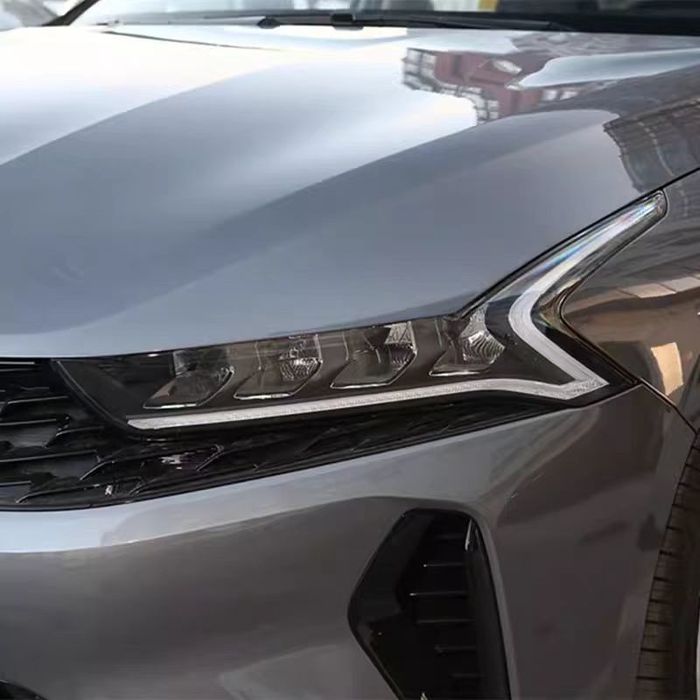 Стекла фар KIA K5.  21-24год