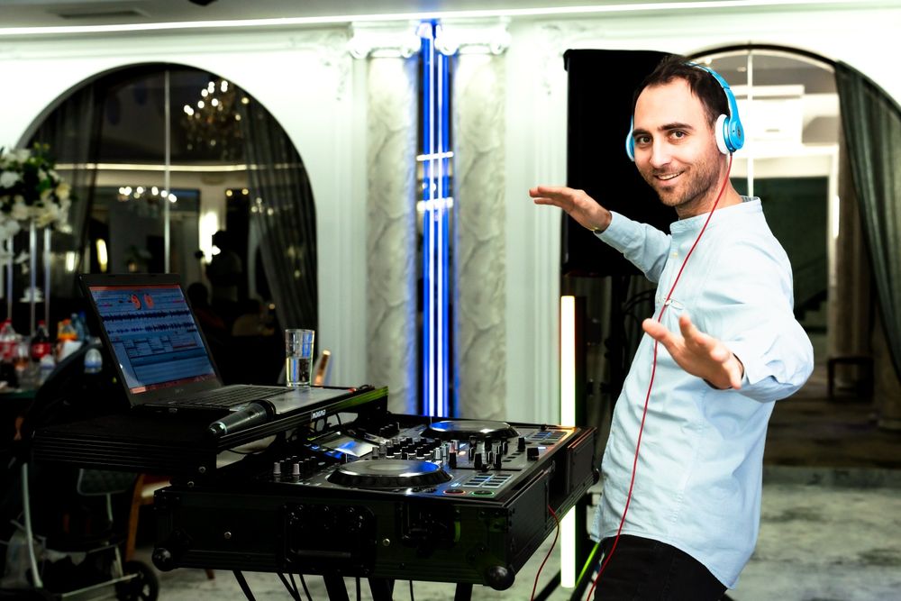 Dj evenimente nunta botez cununie petreceri pachet Foto Video DJ Buzău