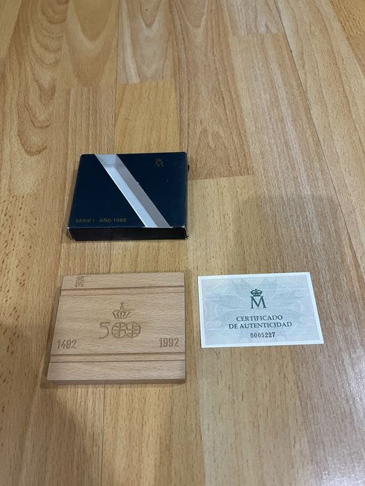 Лот кутии за колекционерски и инвестиционни монети