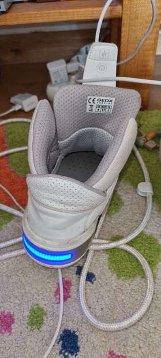 Adidasi din piele marca Geox