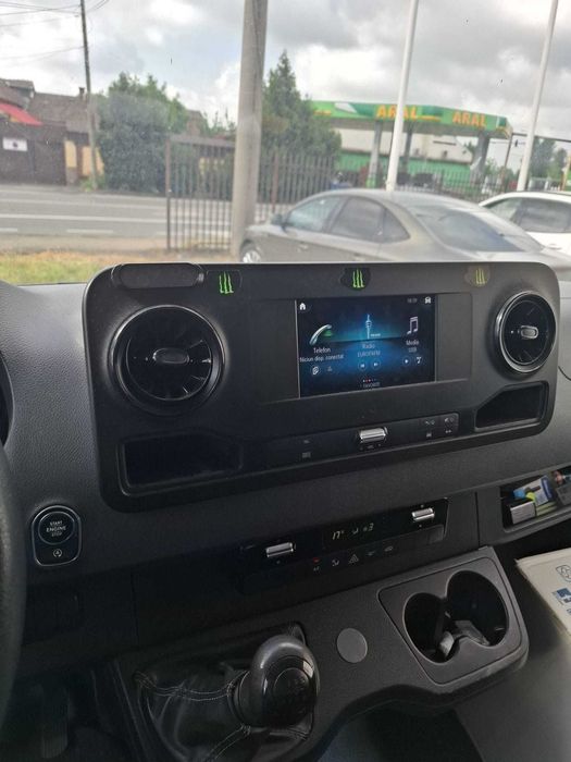Vand Mercedes Benz Sprinter, an fabricatie 2021 km 564628 cutie manuala 6+1 dormitor omologat prelata noua pe role  statie radio  sirocou Webasto