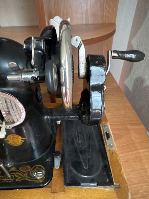 Продам швейную машинку!!!