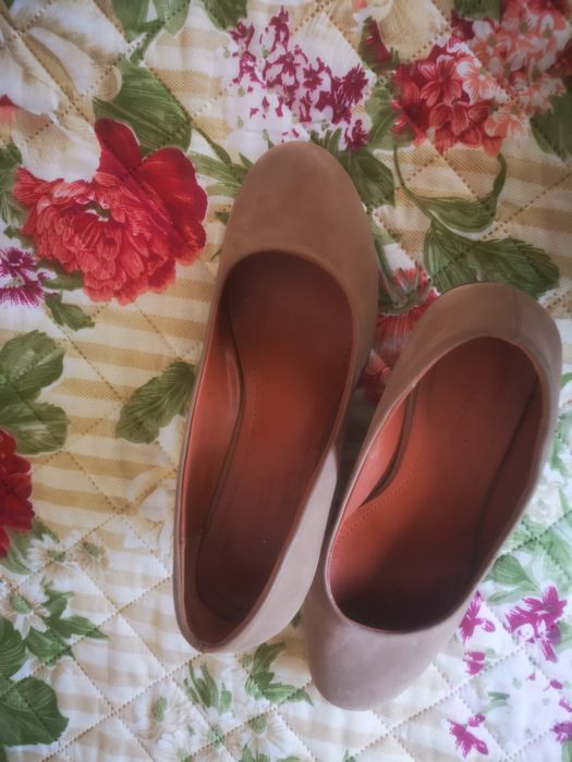 Обувки.    бежови