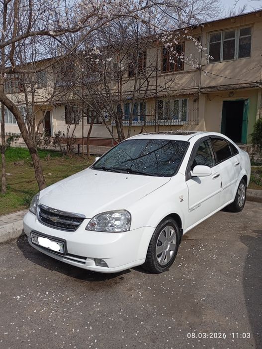 Срочна сотилади Ласетти 2009 йил автомат.