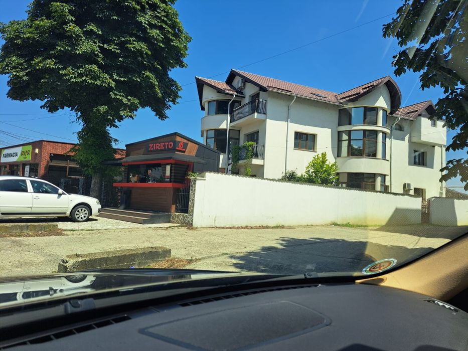 Clădire multifuncțională de vânzare – Săbăoani, zonă ultracentrală