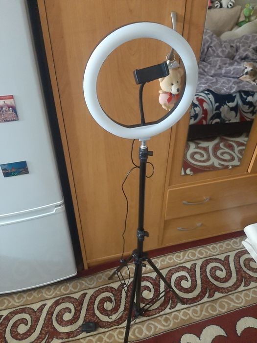 Штатив для сьемки с телефона.