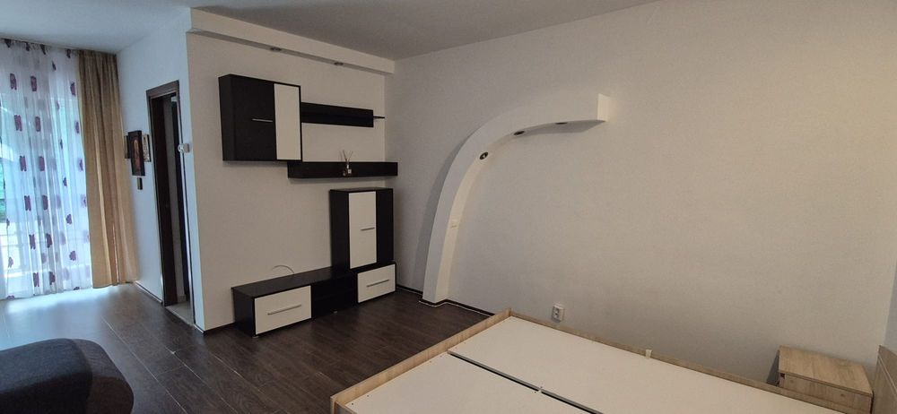 Închiriez garsoniera