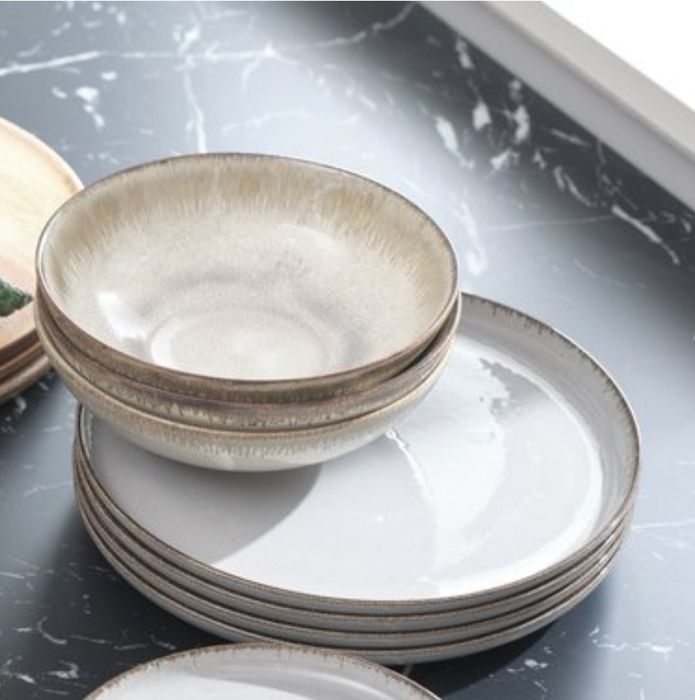 Комплект  Керамични Чинии и  Купи. 6 лв на бройка