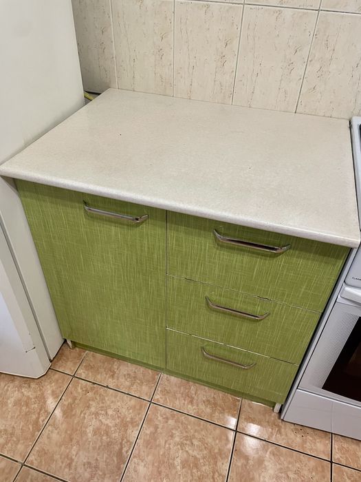 Срочно продаем кухонный шкаф