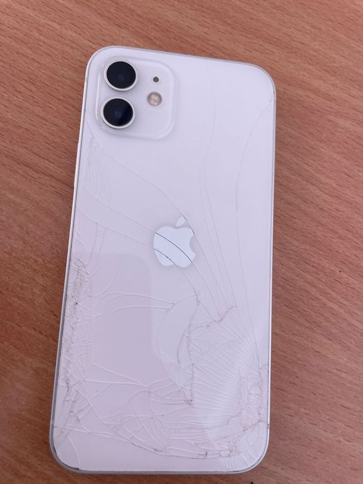 Продаю Iphone 12,срочно