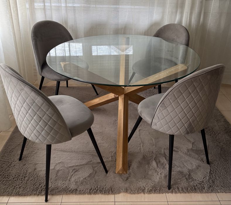Masă dining rotundă din sticlă + 4 scaune catifea gri – set modern
