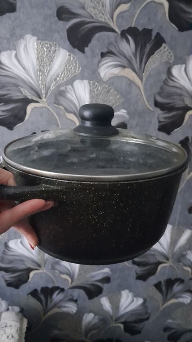 Продам кастрюлю 4000