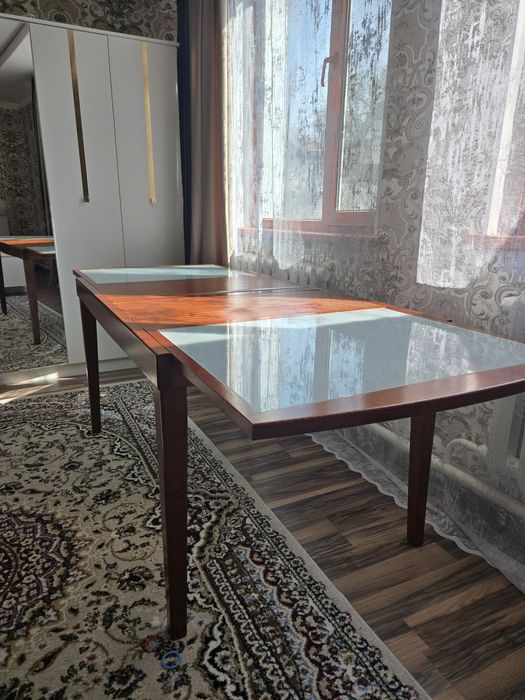 Стол в хорошем состоянии