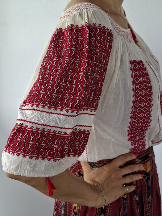 Vind costum popular traditional