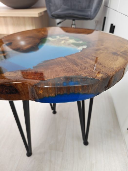 Masă din lemn de stejar și rășină epoxidică