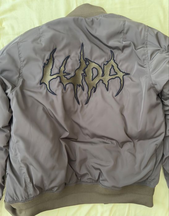 Продавам bomber яке на luda ново