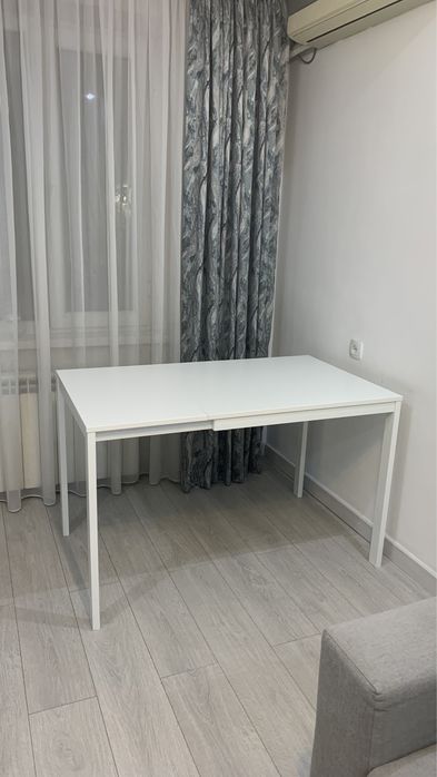 Стол IKEA и табуретки