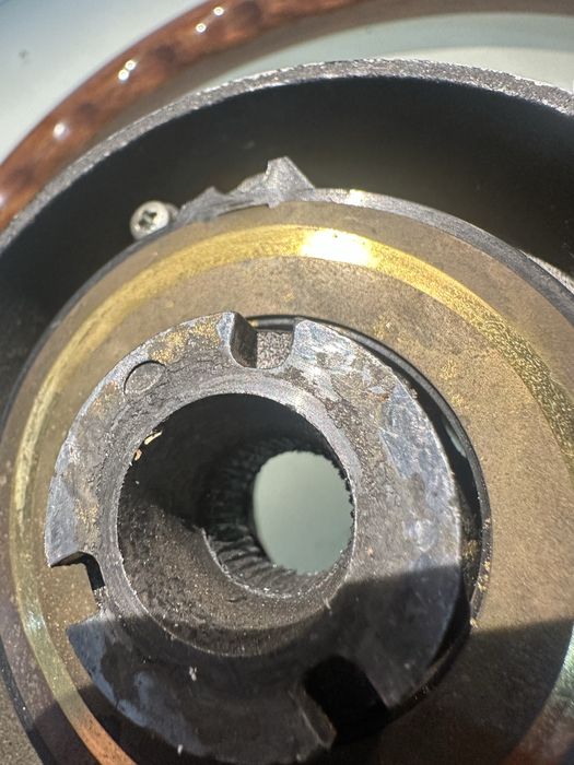 Волан махагонов momo