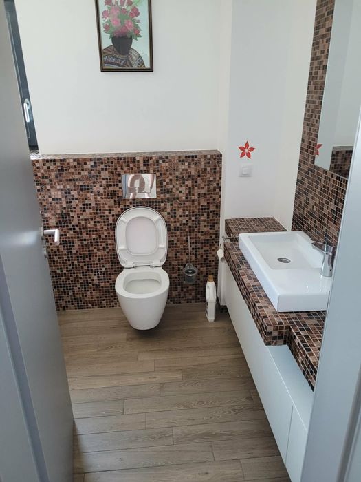 Închiriez apartament cu 3 camere în bloc nou