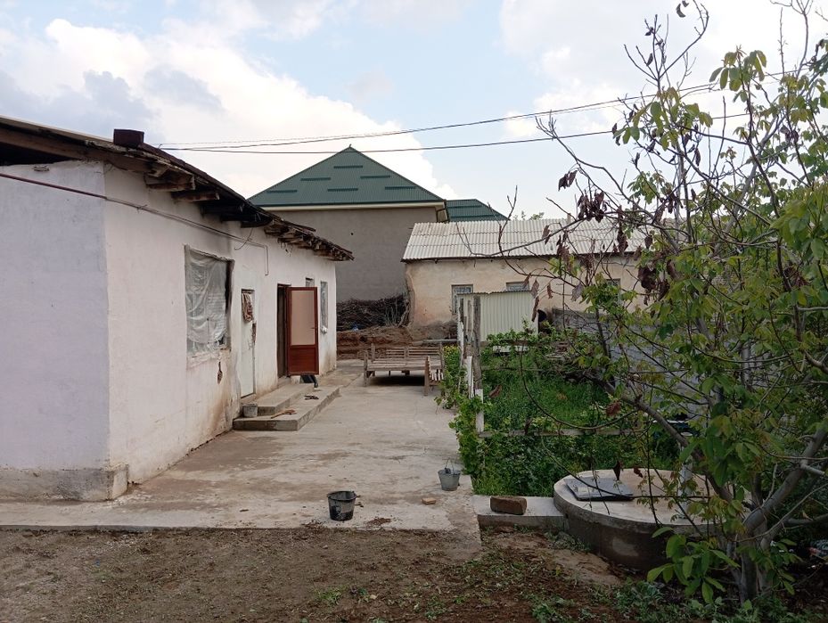 Hovli sotiladi 5 sotix shahar markazidan 30000$