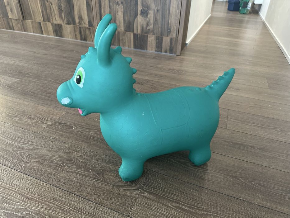 Надуваемо животно за яздене