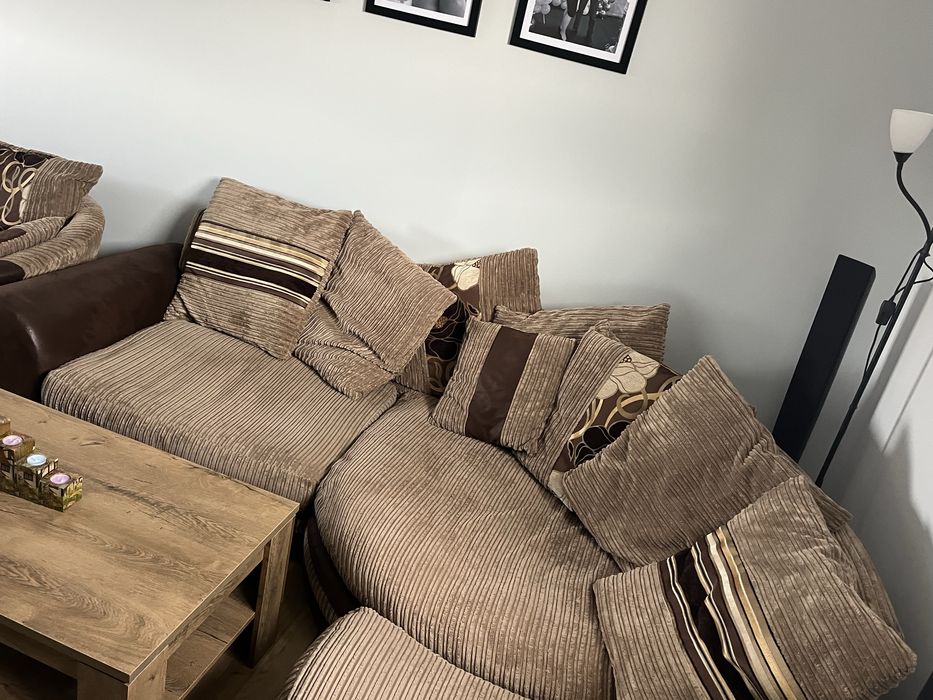 Продавам бежово-кафяв диван