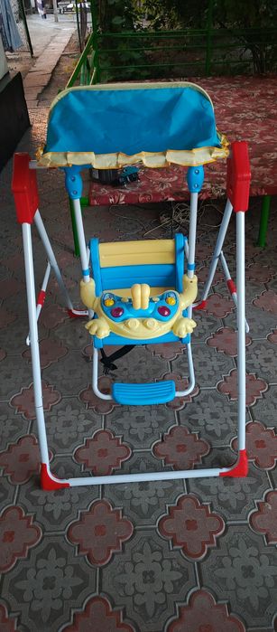Продаю качелю детскую