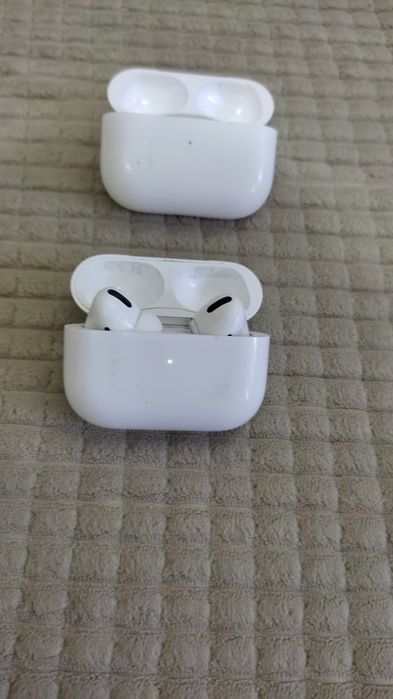 Продам Apple Airpods pro 1 and 2.