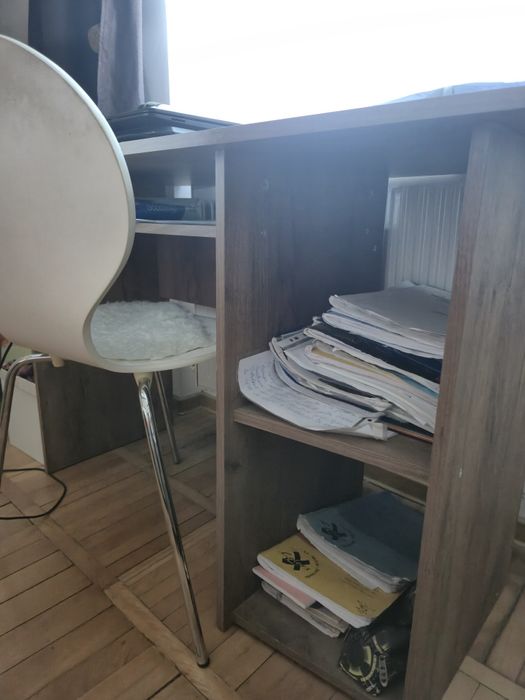 Vând birou+scaun+biblioteca