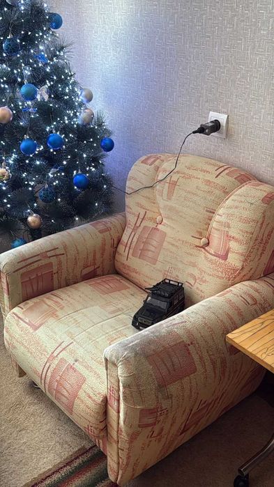 Отдам даром диван и 2 кресла