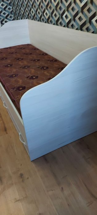 Продам кровать   срочно