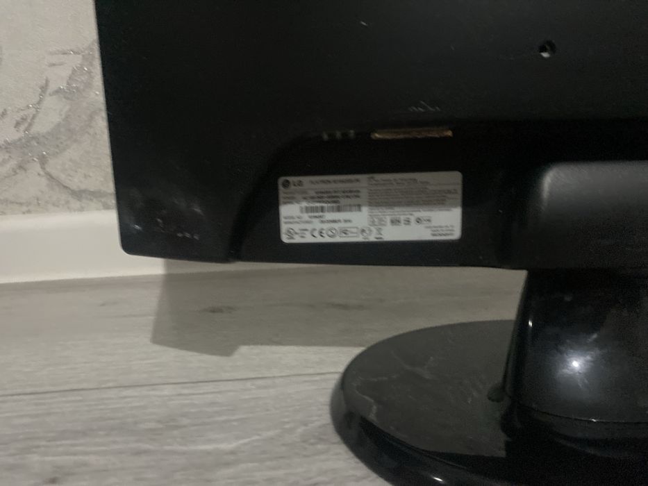 Монитор LG Flatron W1943SS