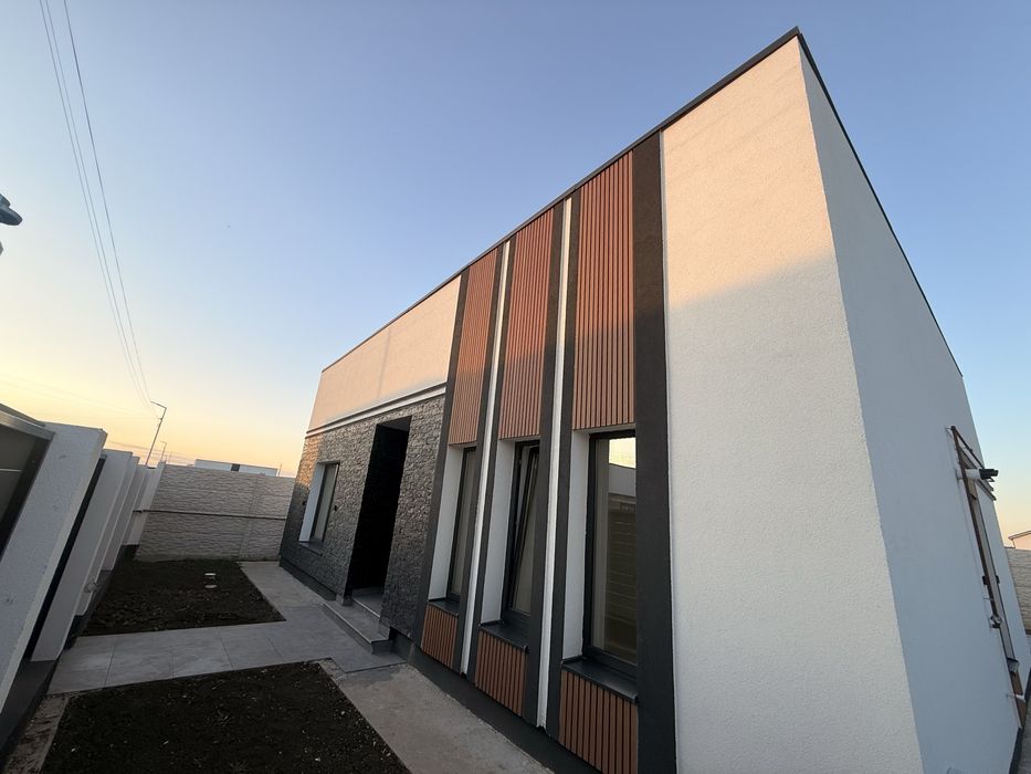 Casa  in comuna Berceni , str. Miorita 4 camere , 2 bai