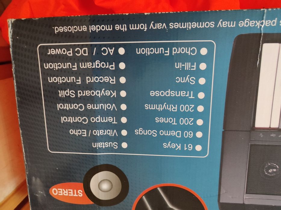 Синтезатор новый. Полупрофессиональный.