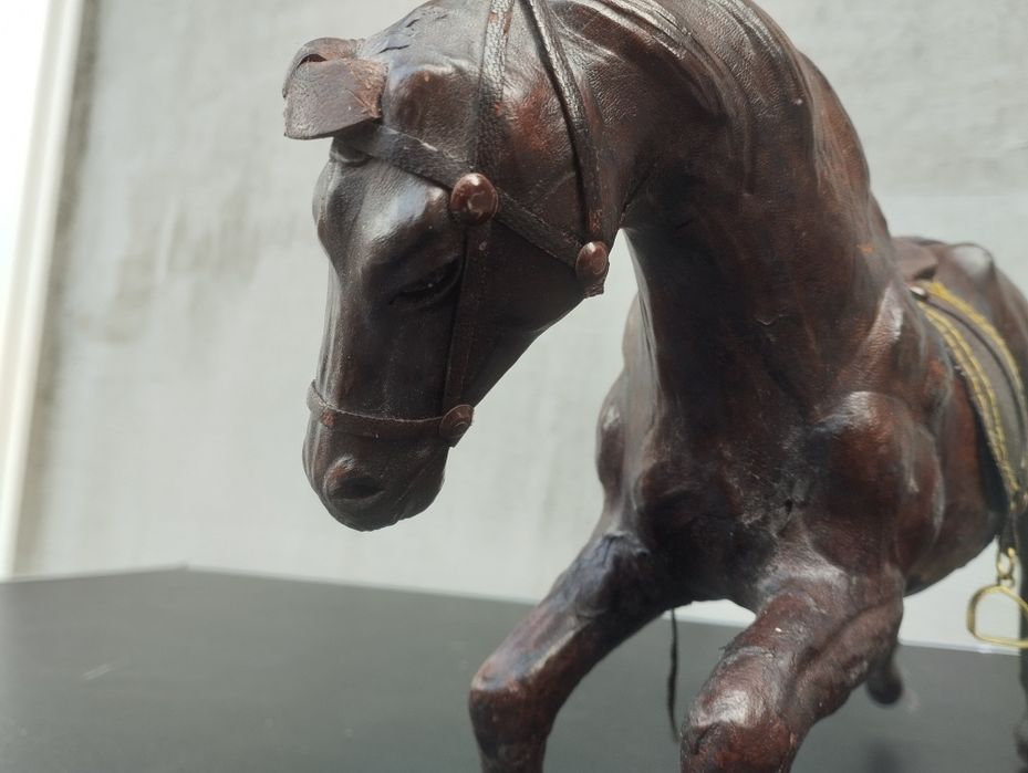 Ретро Кожена фигурка на Кон